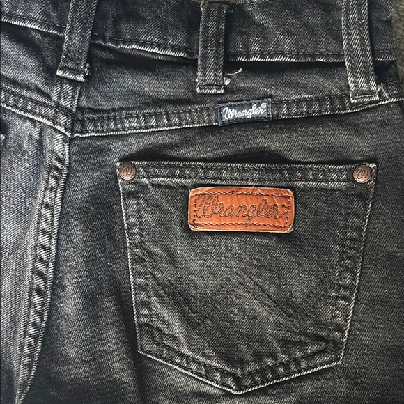 Wrangler Women's Dark Denim Jean Shorts - Picture 10 of 11